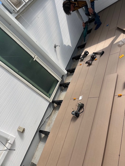 戸建てバルコニーのウッドデッキ リフォーム工事